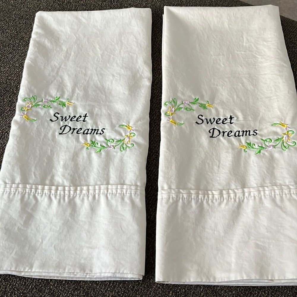 Set (2) Creamy Beige 100% Cotton 540 Thread  Kirkland Embroidered Pillowcases